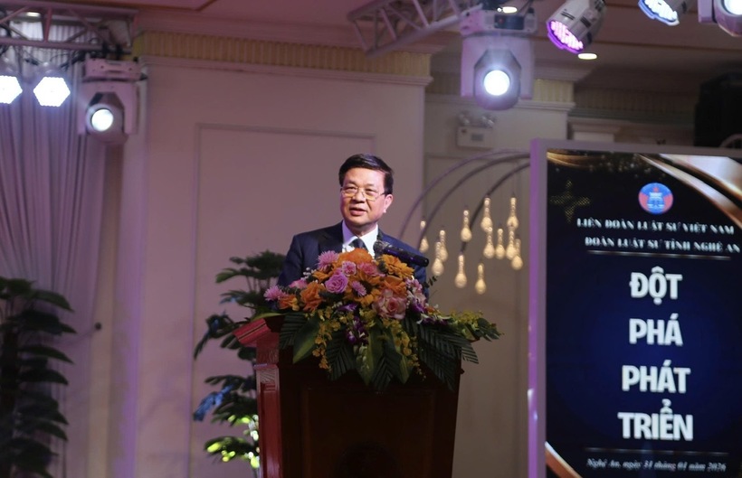 Tiến sĩ, Luật sư Đỗ Ngọc Thịnh, Chủ tịch Li&ecirc;n đo&agrave;n Luật sư Việt Nam ph&aacute;t biểu tại buổi lễ.