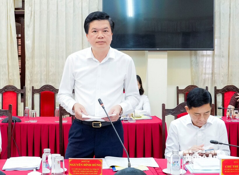 Ph&oacute; Chủ tịch Thường trực Ủy ban MTTQ Việt Nam tỉnh Nghệ An Nguyễn Đ&igrave;nh H&ugrave;ng ph&aacute;t biểu.