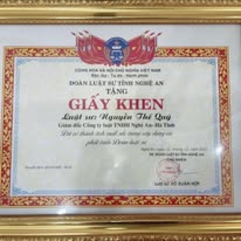 Giám đốc Công ty Luật TNHH Nghệ An - Hà Tĩnh vinh dự nhận giấy khen